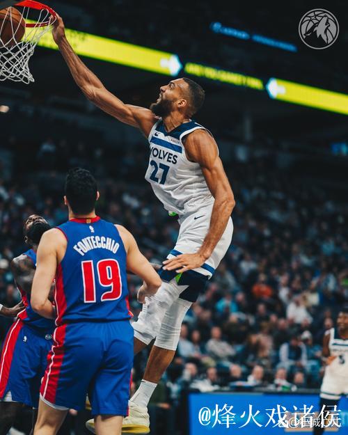 戈贝尔全场出战35分钟，13中11得到24分14板1助攻2抢断1盖帽