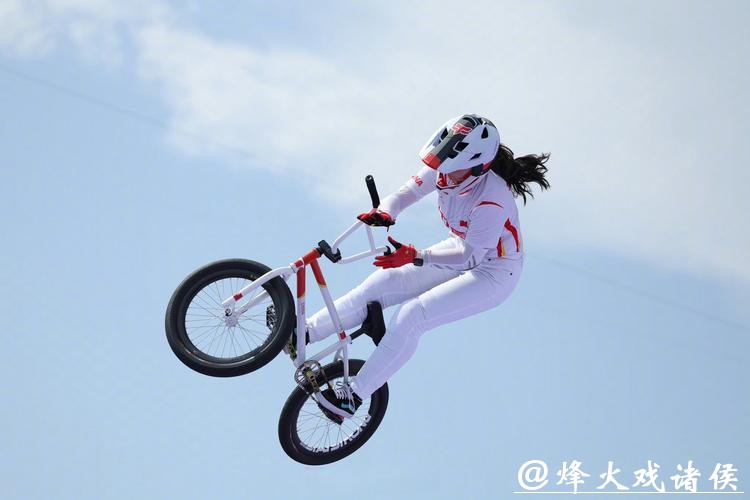 11岁“小孩姐”国际小轮车赛夺冠 脚踝带伤仍苦练 每日转车把一千次 11岁“小孩姐”国际小轮车赛夺冠 脚踝带伤仍苦练 每日转车把一千次